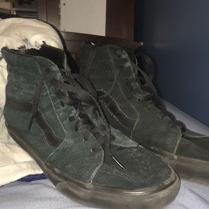 All black sk8-hi vans